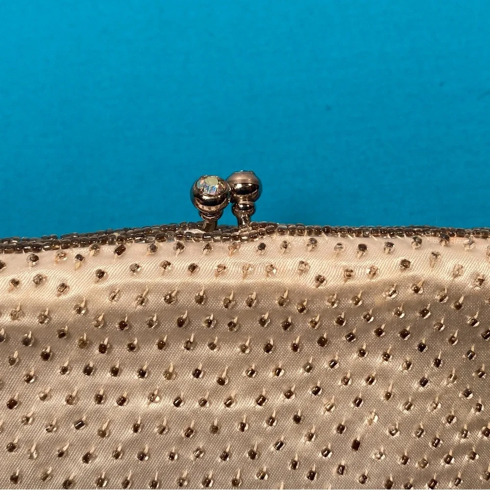 Beaded Floral Clutch by II Yama - Picture 4 of 11
